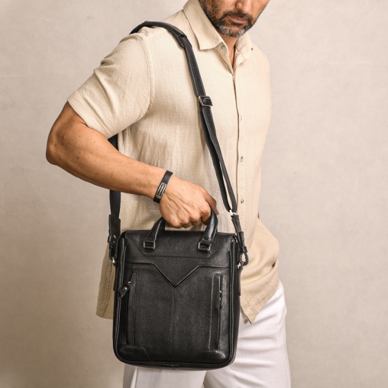 کیف دوشی مردانه طرح اهورا چرم فلوتر مشکی
