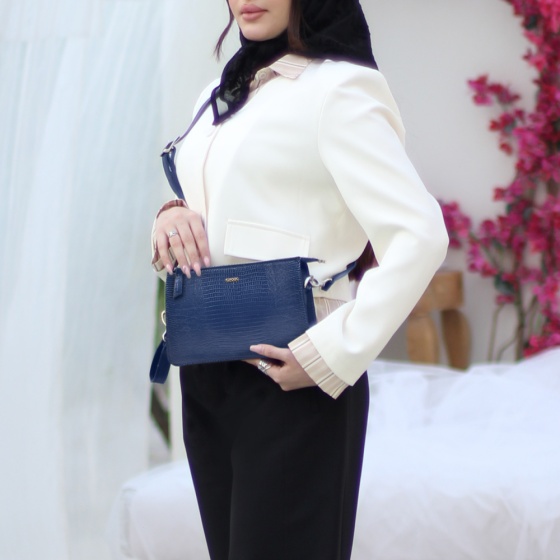 کیف دوشی زنانه چرم سرمه ای لیزارد طرح میلانا