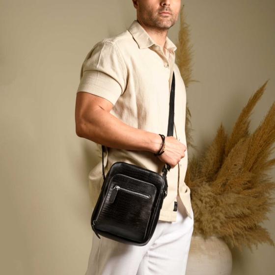 کیف کراس بادی مردانه طرح هامون چرم لیزارد مشکی