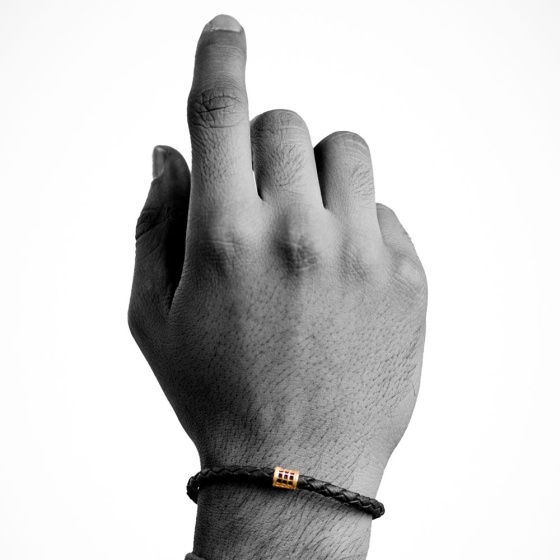 دستبند چرم طلا مردانه طرح درالیا