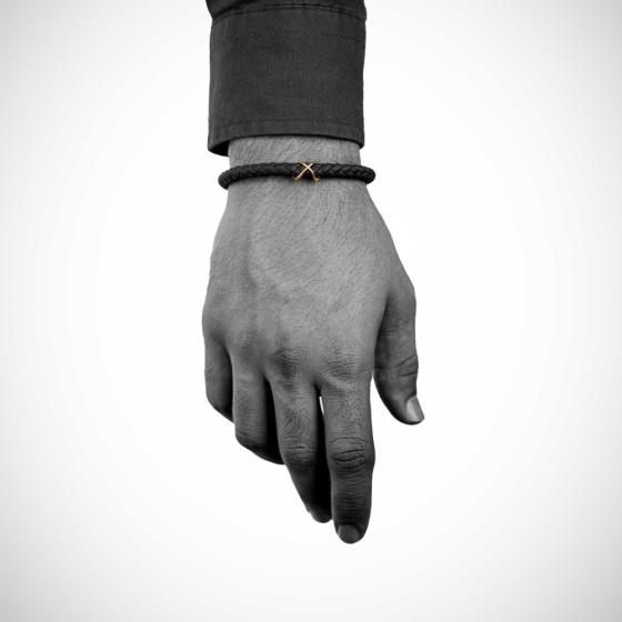 دستبند مردانه طلا چرم طرح بینهایت