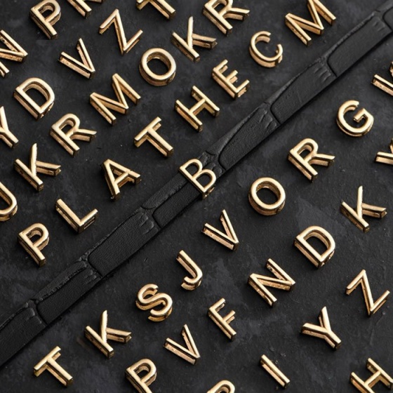 دستبند مردانه طلا چرم حرف M