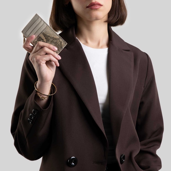 کیف پول زنانه کوچک زیپدار چرم طبیعی کرم پوست ماری